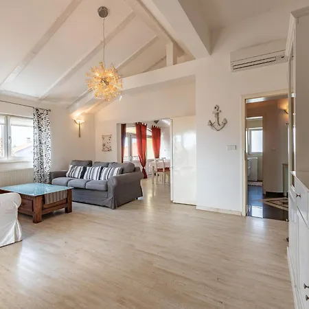 2 Bedroom Gorgeous In Apartament